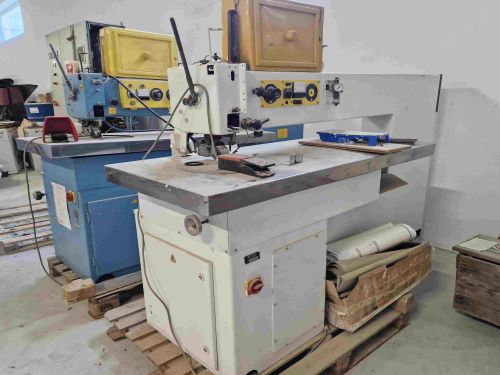 Veneer splicing machine